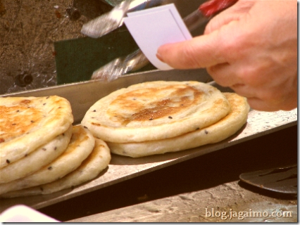 Gathering hoddeok for the next big spender