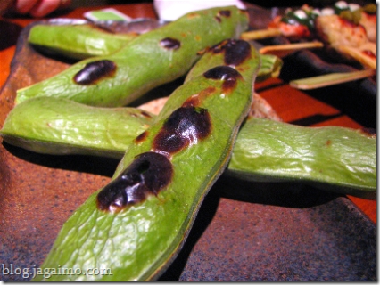 Soramame no sumibiyaki (grilled fava beans)